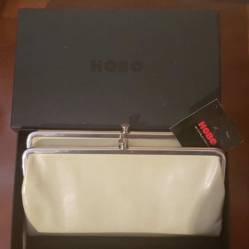 NWT Hobo International clutch